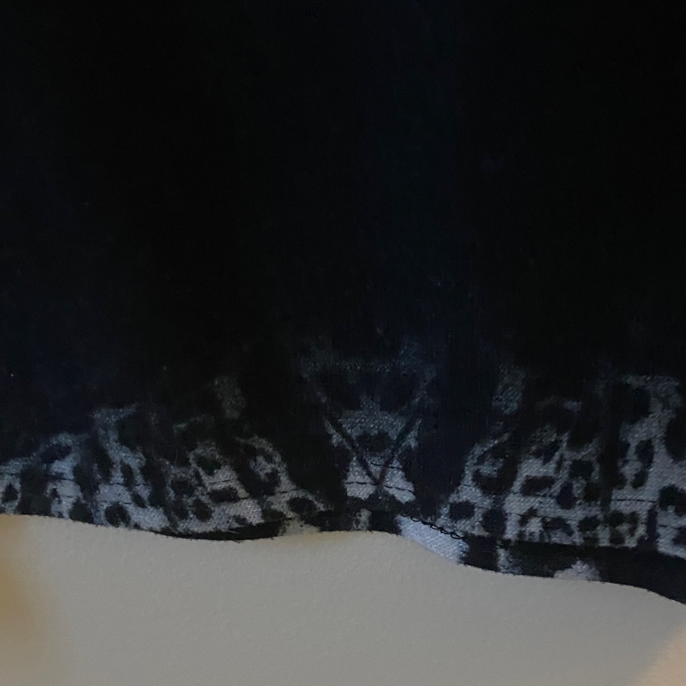 JVINI Black and Red Artistic Tunic - Picture 5 of 5